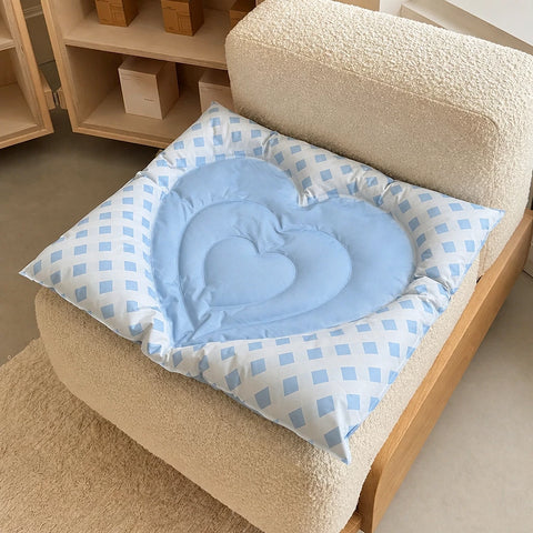 Heart-Shaped Pet Mat for Cats and Dogs